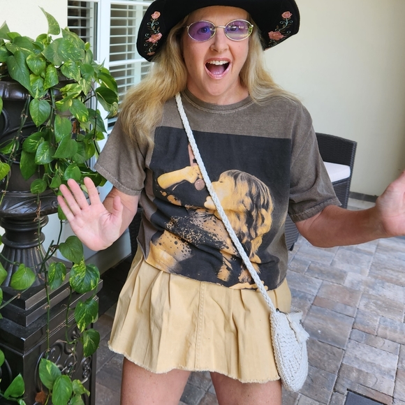 Meet the Posher - Picture 1 of 2